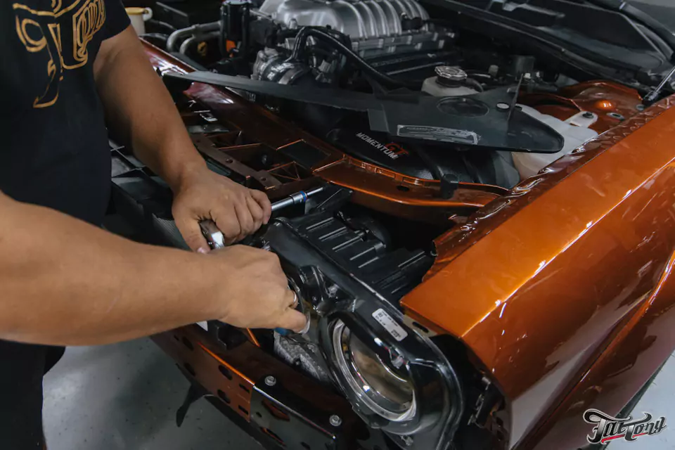 Установили на Dodge Challenger SRT Hellcat bi-led модули. Хороший свет — это важно!